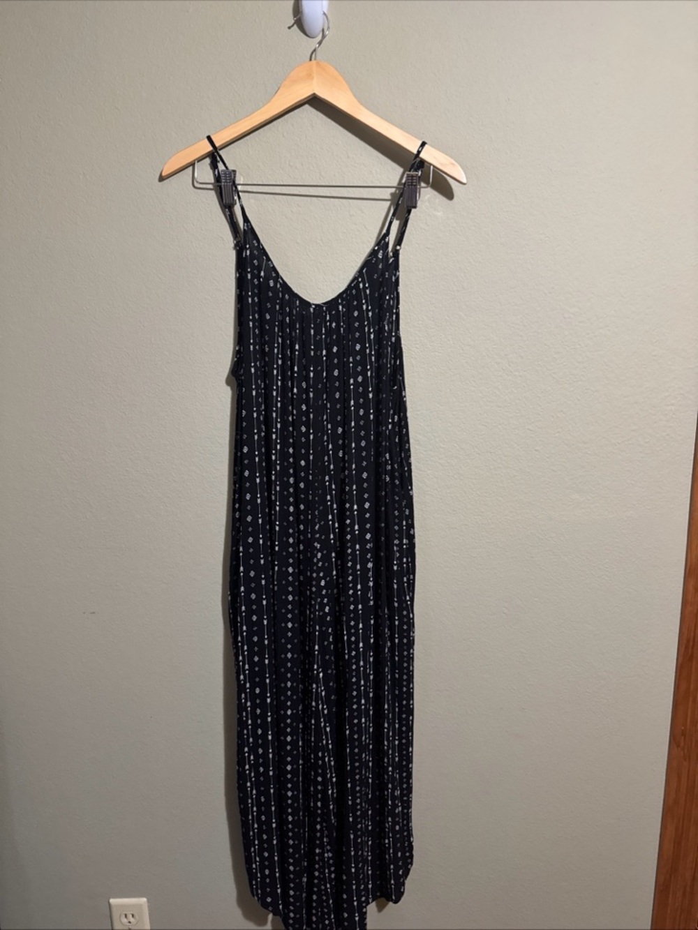 Women’s Hem Thread Black/ White Print Wide Leg Jumpsuit Size Medium Sleeveless